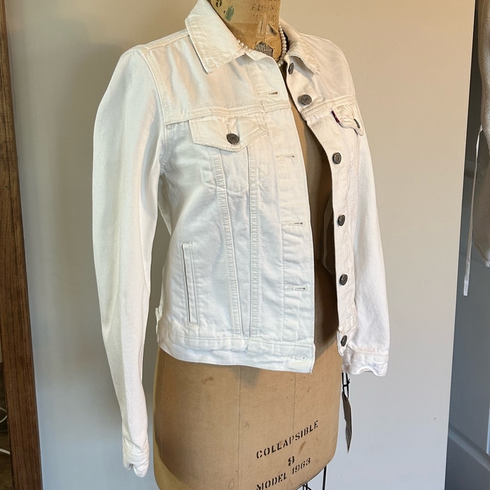 LEVI White Denim Jacket